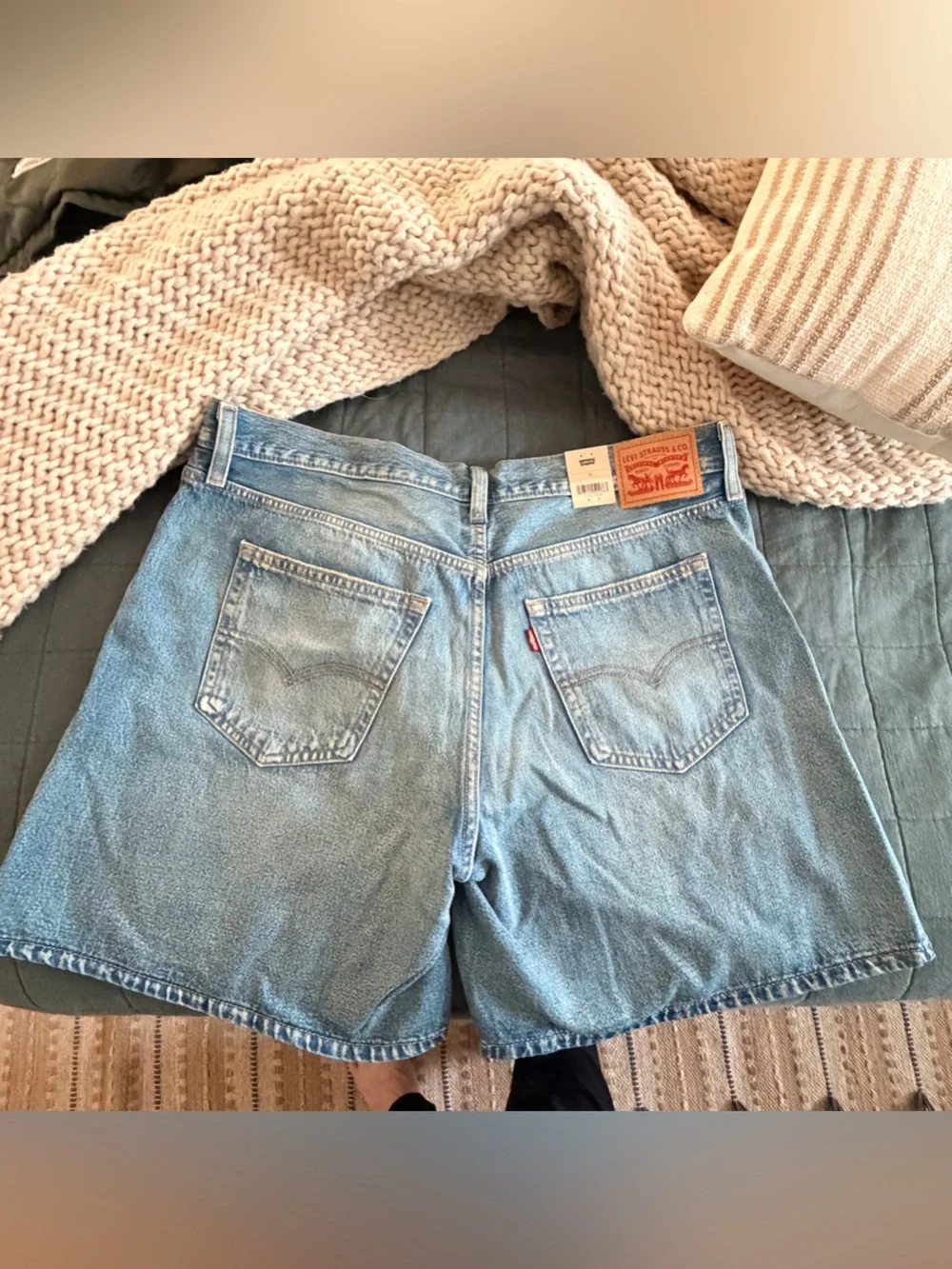 Levis nwt color